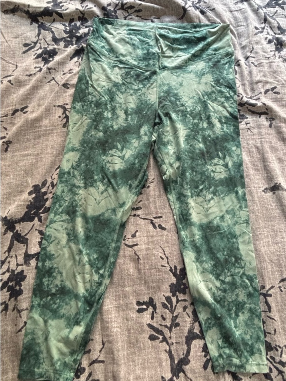 Old Navy Powerchill Green Tie-Dye Leggings